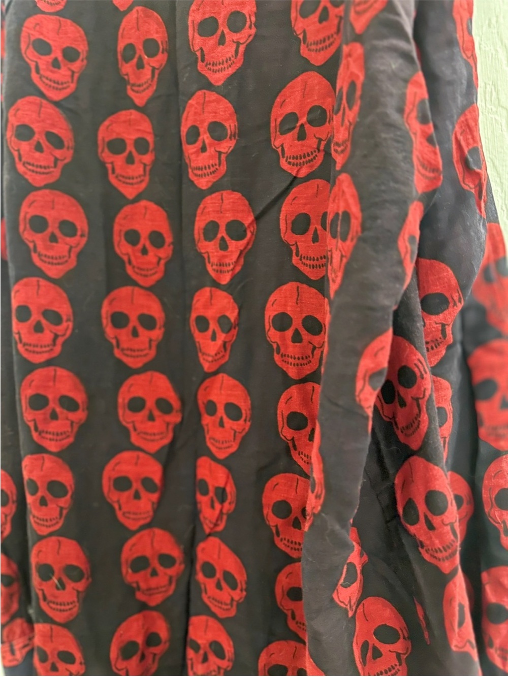 Tripp NYC Collectible Black & Red Skull Print Long-Sleeved Buttoned Down - Picture 10 of 12
